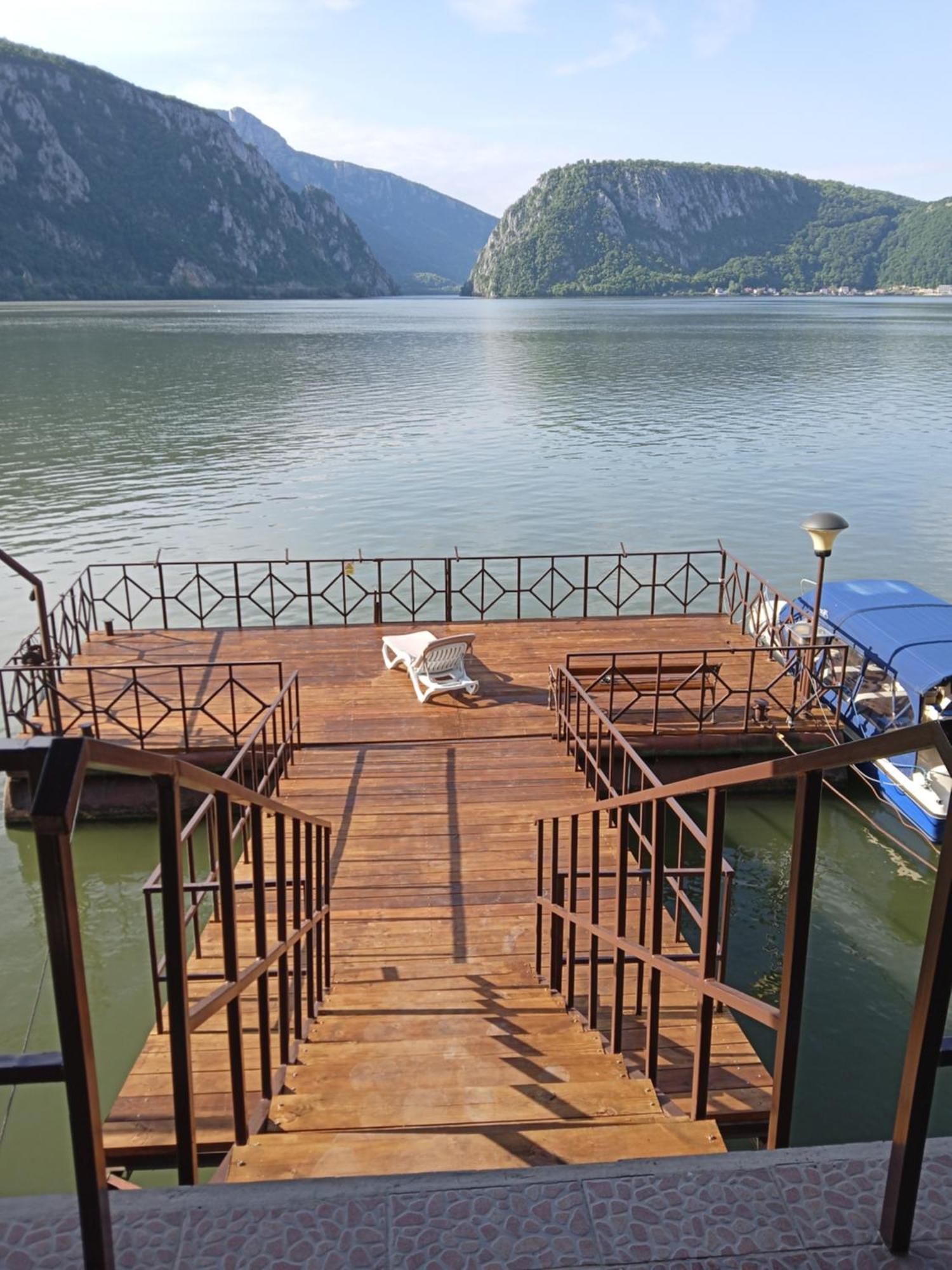 Casa Bobo Dubova Villa Kültér fotó